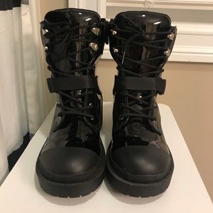 YRU Cape Robbin Radar Strapped Boots